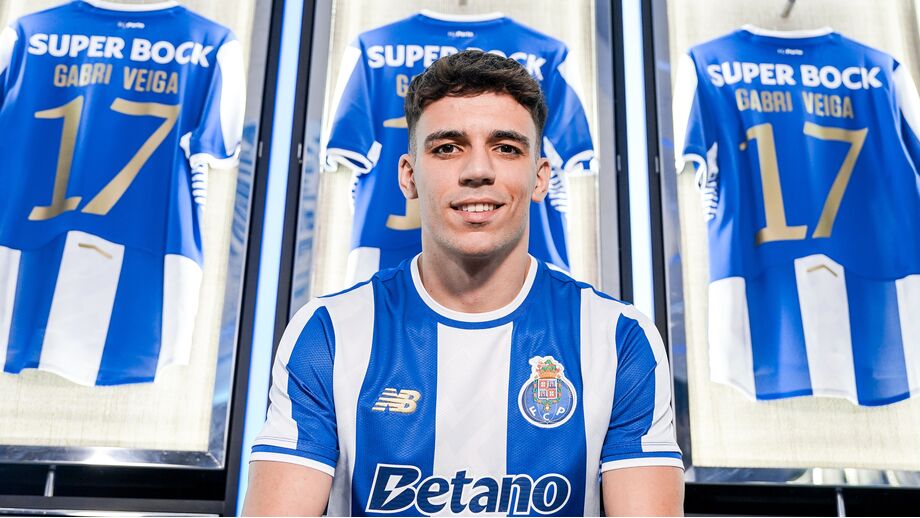 Gabri Veiga assina contrato com o FC Porto até 2030
