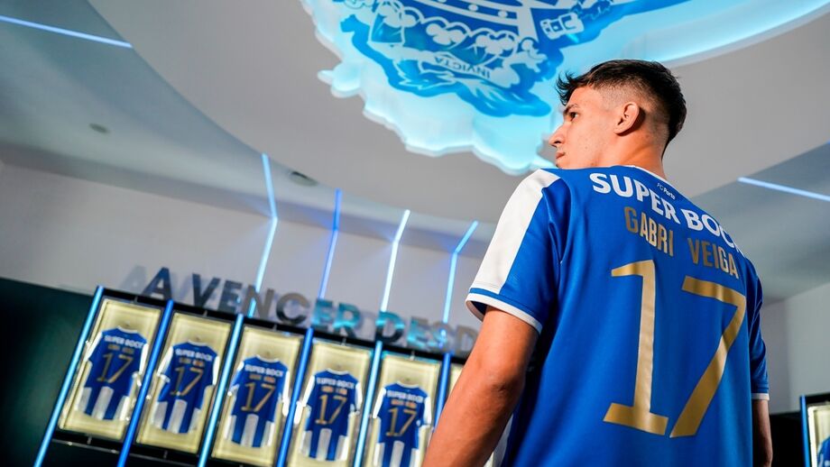 Gabri Veiga com o 17 nas costas
