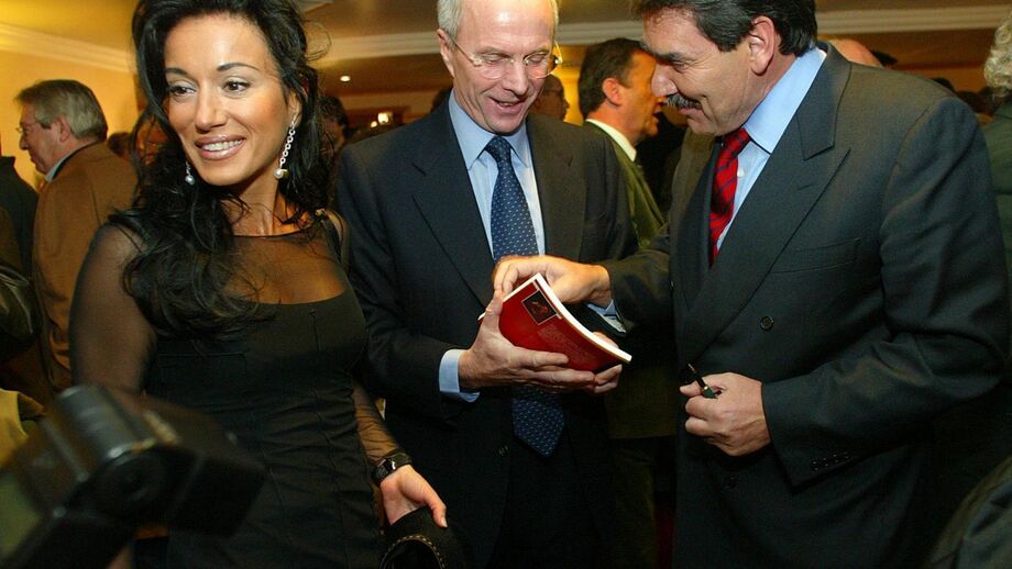 Eriksson junto de Toni, que foi seu adjunto no Benfica, e da italiana Nancy Dell'Olio, com quem manteve uma relação entre 1997 e 2007