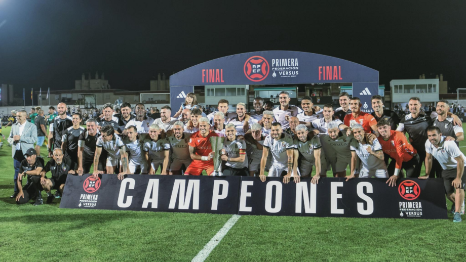 Ceuta FC celebra o regresso ao futebol profissional, após vitória