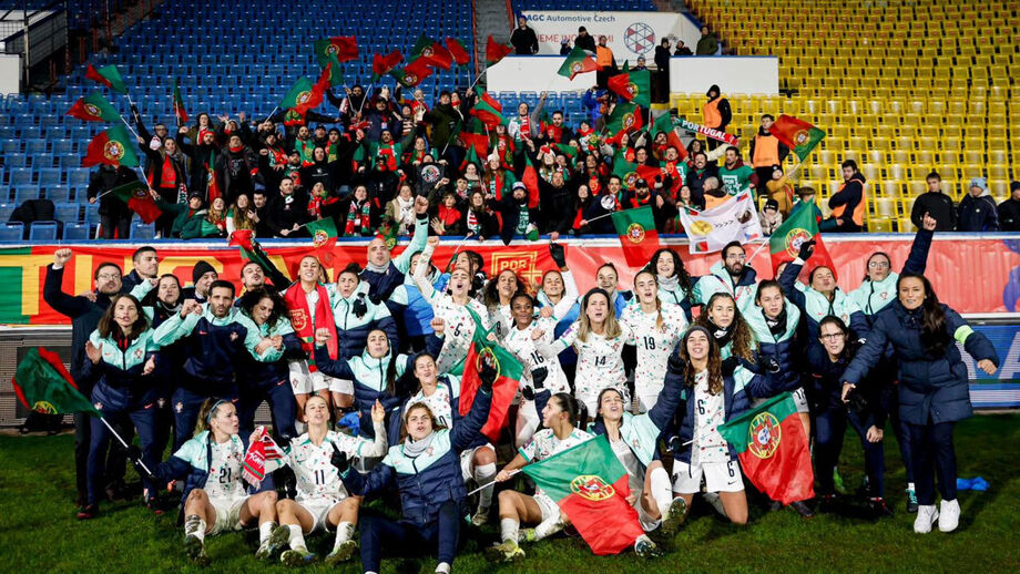 Jogadoras celebram apuramento para o Europeu 