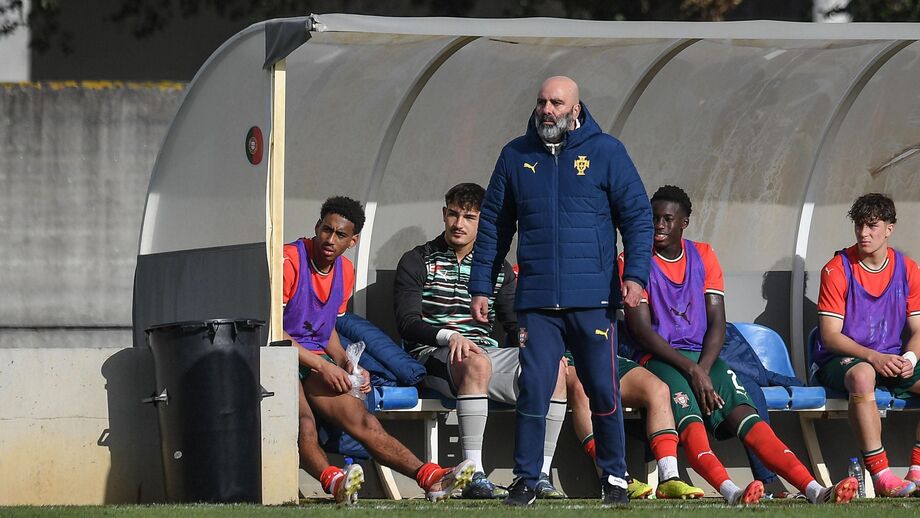 Emílio Peixe é o treinador dos sub-18