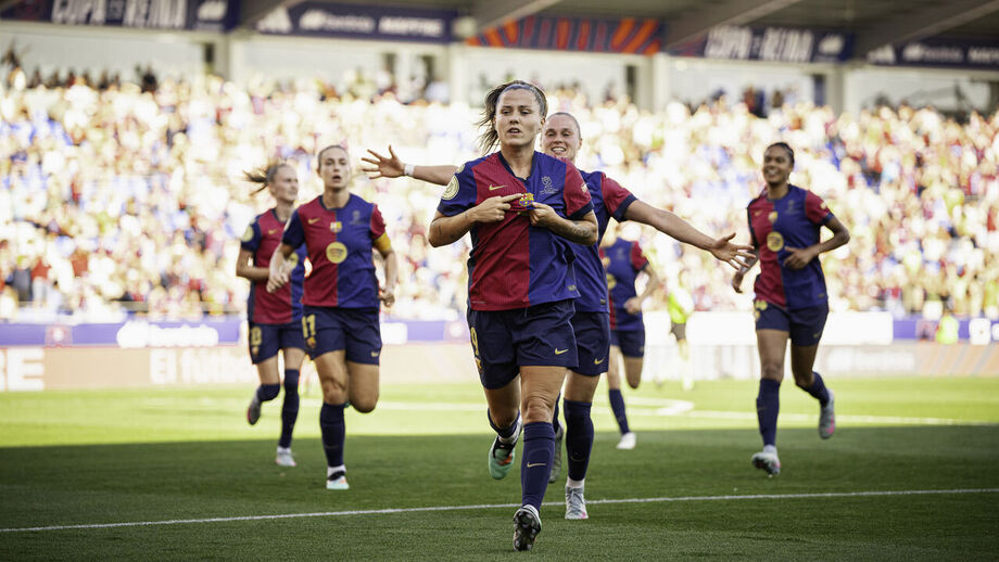 Clàudia Pina marcou os dois golos do Barcelona na final 