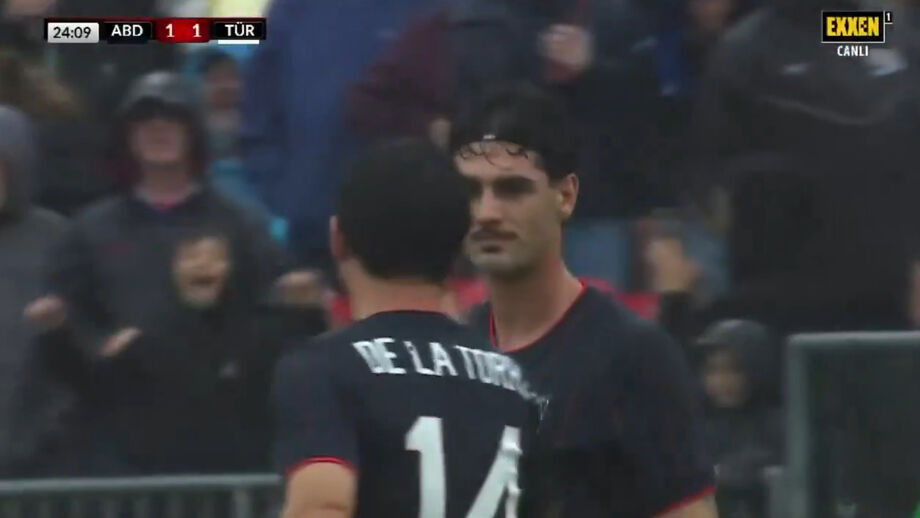 Johnny Cardoso tentou afastar a bola e... correu mal