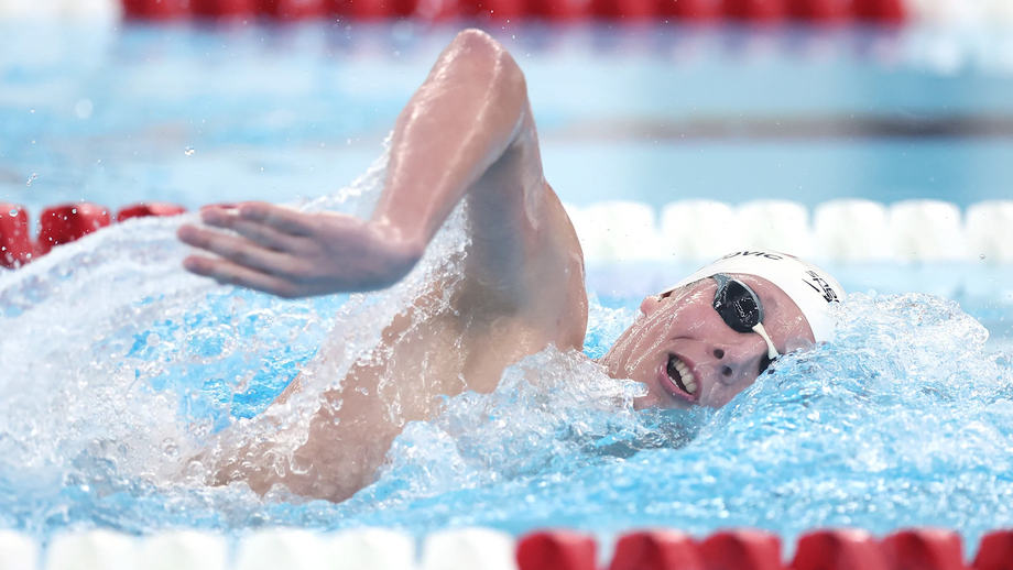 Luka Mijatovic bate recordes de Michael Phelps