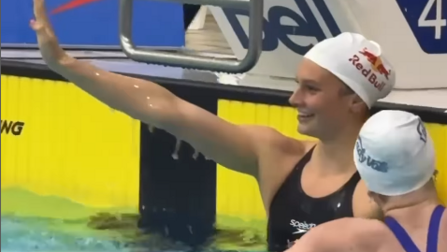 Summer McIntosh bate recorde do mundo nos 400 metros livres, superando Ariarne Titmus