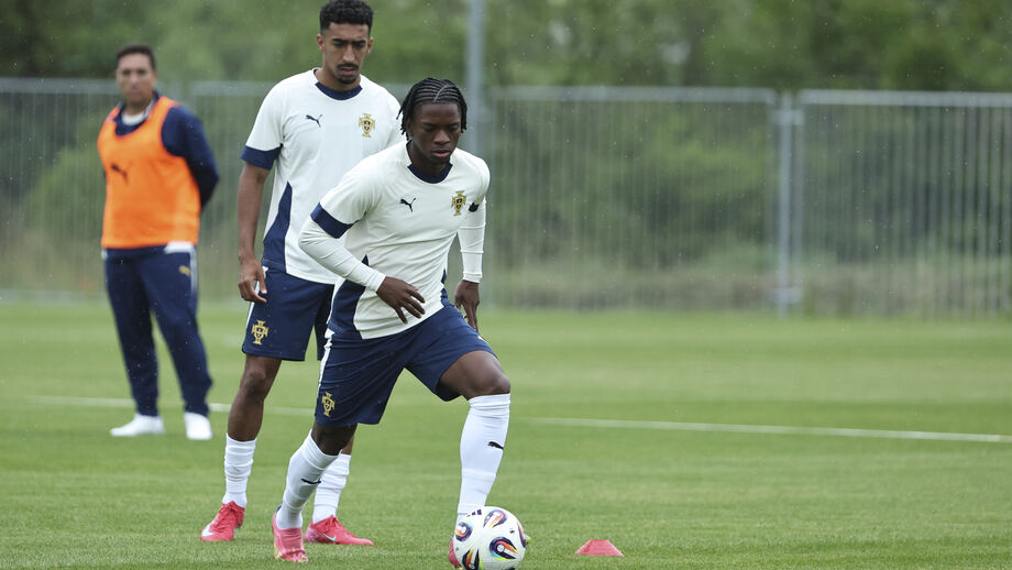 Flávio Nazinho em ação no treino dos Sub-21