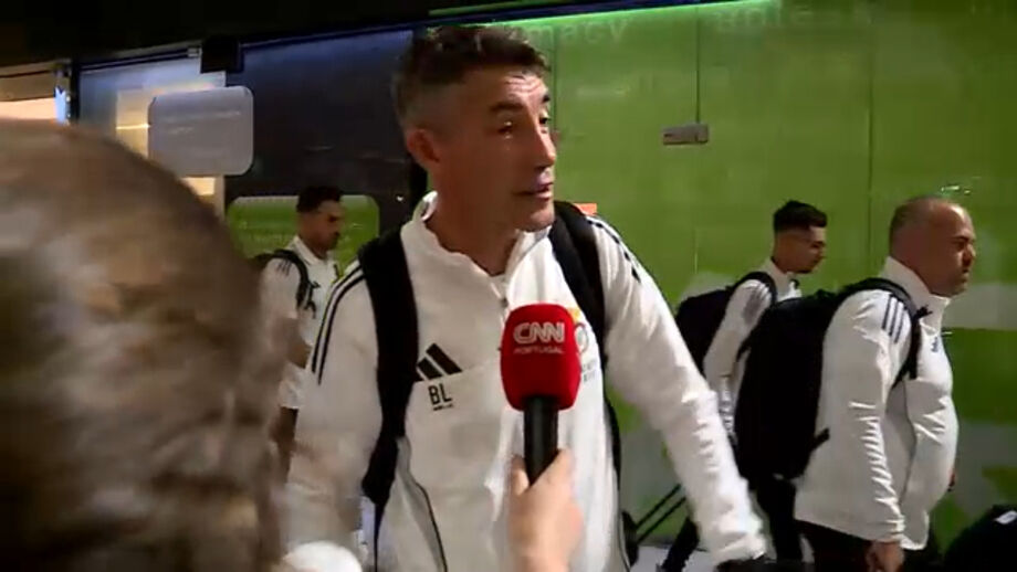 Técnico falou brevemente na partida para os Estados Unidos