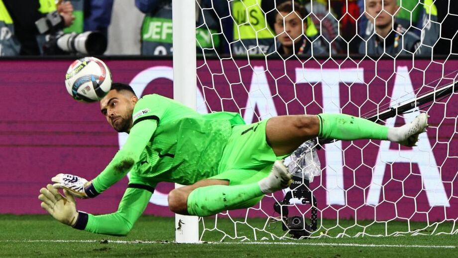 Diogo Costa defende penálti de Morata