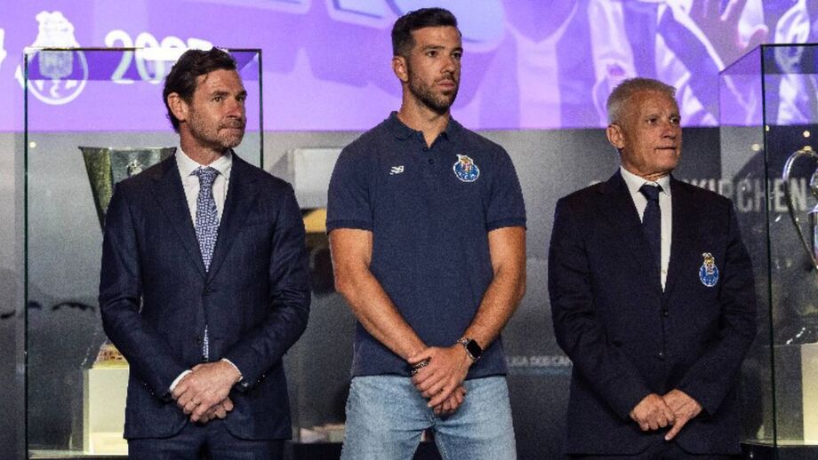 André Villas-Boas ao lado de Daniel Chaves 