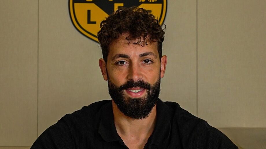 Tiago Mesquita renova contrato com o Lus. Lourosa até 2026