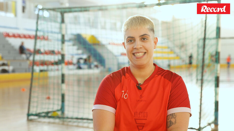 Em entrevista a Record, jogadora não escondeu felicidade por ter contribuído para um momento histórico no futsal feminino