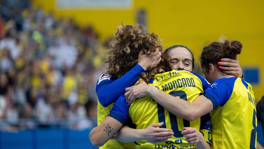 Nun´Álvares celebra título inédito no futsal feminino