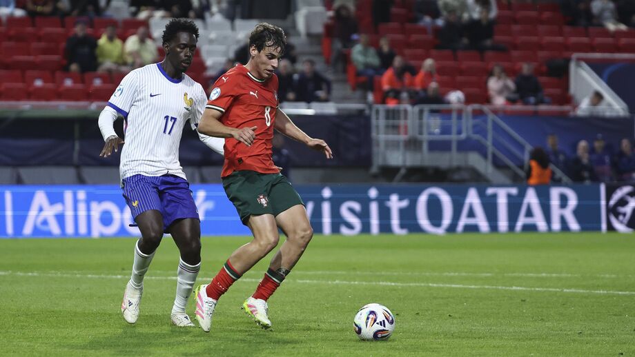 Paulo Bernardo iguala internacionalizações de Henrique Araújo nos sub21