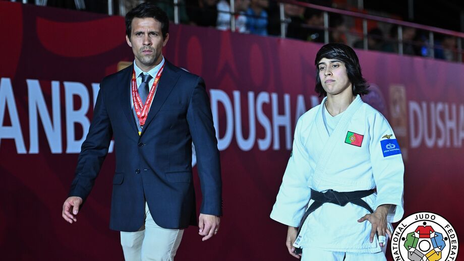 Judoca Catarina Costa nos Mundiais de Budapeste com o selecionador João Neto