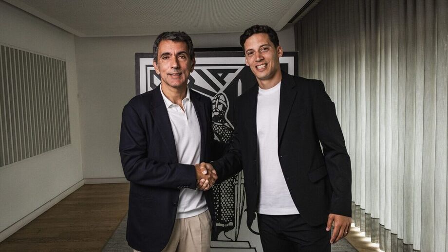 Luís Pinto assinou pelo V. Guimarães até 2027