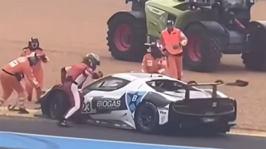 Gino-Generoso Forgione não gostou de movimento do oponente e descarregou fúria no seu Ferrari