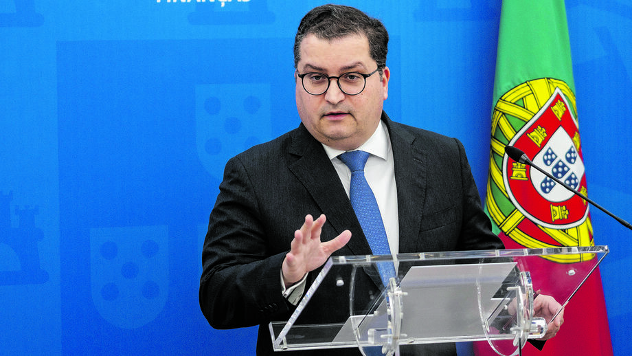 Fernando Medina discursa sobre as finanças em Portugal