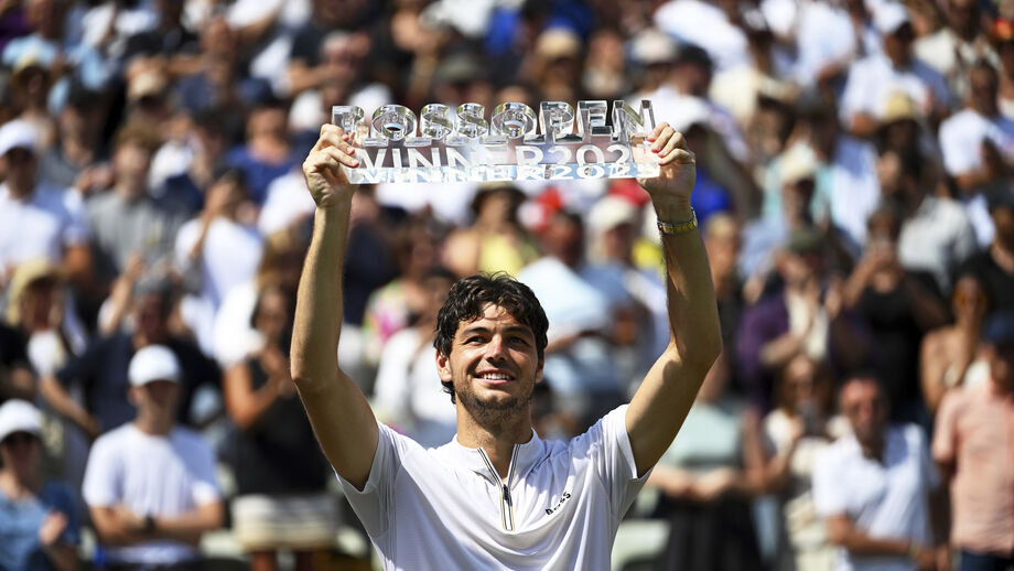 Taylor Fritz celebra conquista do torneio de Estugarda