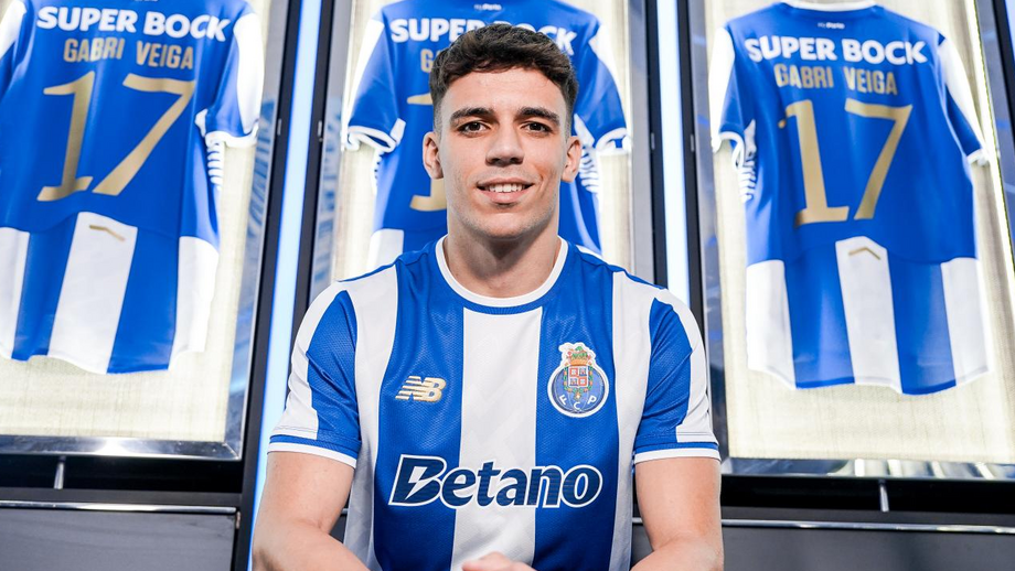 Gabri Veiga estreia-se no onze do FC Porto no Mundial de Clubes