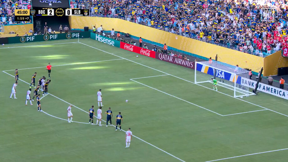 Infração por falta sobre Otamendi