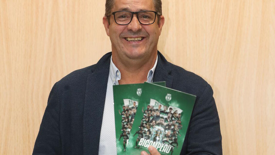 Fernando Mendes promove álbum de cromos do Sporting bicampeão