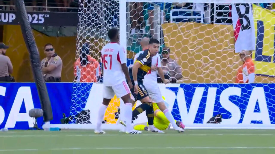 Encarnados empatam a dois golos com os argentinos