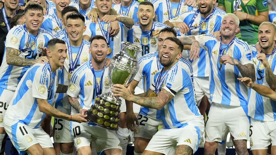 Di María e Otamendi levantam a Copa América de 2024