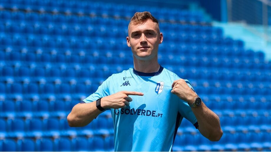 Manu Garrido, avançado de 24 anos, reforça o Vizela até 2027