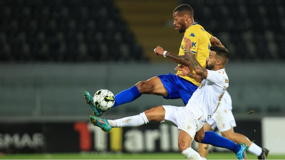Já representou Estoril e V. Guimarães
