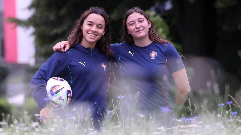 Anna Marques e Diana Costa focadas no jogo Portugal-Holanda no Euro sub-19 feminino