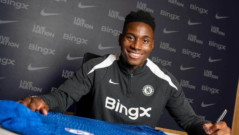 Dário Essugo quer afirmar-se no Chelsea