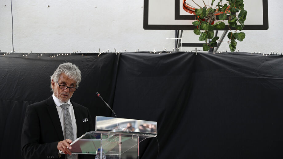 Bessone Basto discursa em Algés