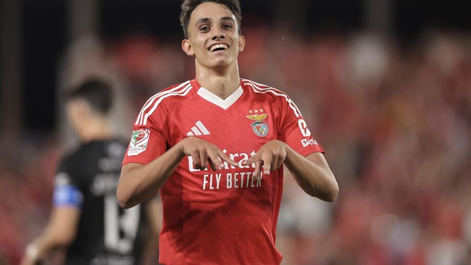 João Rego pode ter oportunidade no Benfica, em dia de aniversário