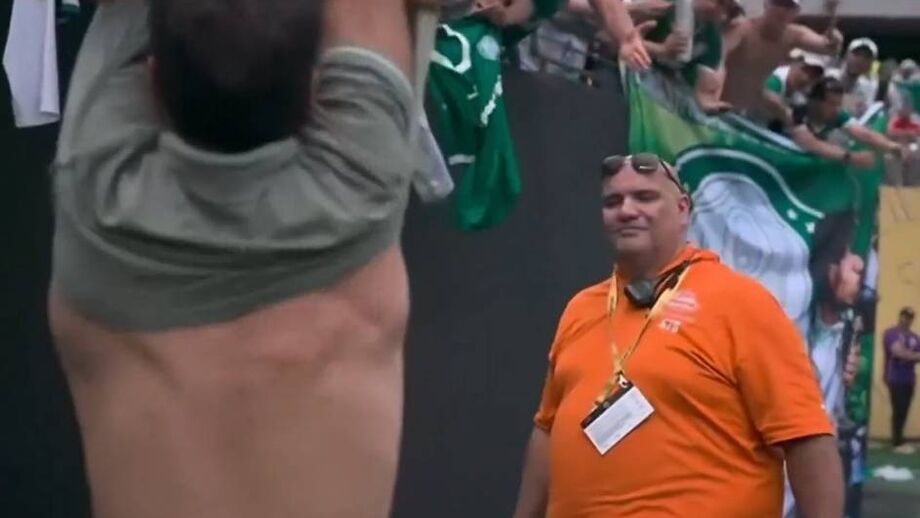 Treinador acedeu a pedido de adepto do Palmeiras sem pensar nas consequências