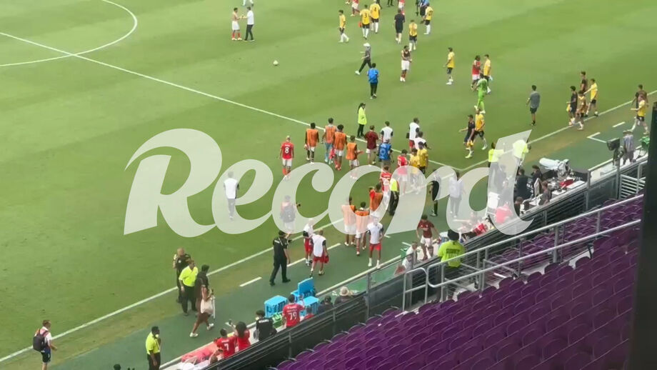 Médio turco falou ainda durante alguns segundos com Renato Sanches