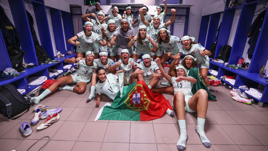 A festa das jogadoras portuguesas no balneário 