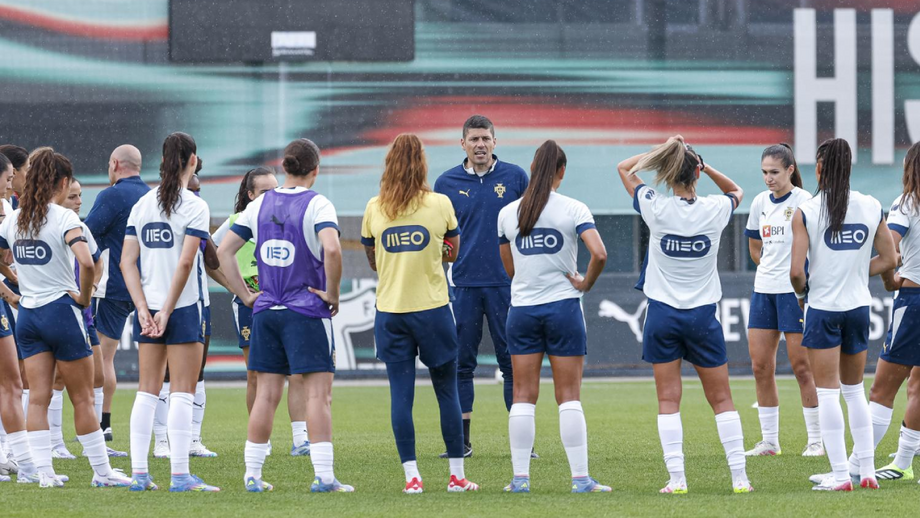 Seleção feminina de Portugal prepara jogo contra a Nigéria no Estádio José Gomes