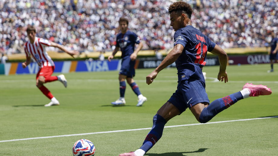 Paris SG defronta Seattle Sounders com Barcola, Kvaratskhelia e Doué no ataque