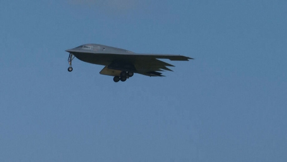  B-2 lançaram bombas contra instalações nucleares iranianas