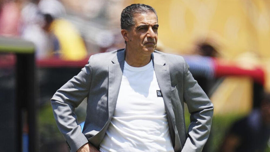 Renato Paiva reage durante o At. Madrid-Botafogo