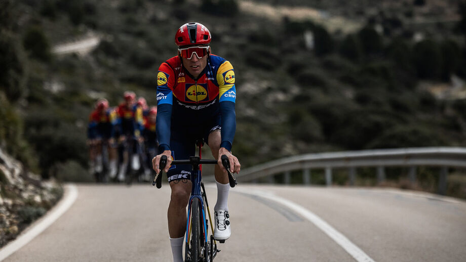 Aleix Espargaró estreia-se no ciclismo pela Lidl-Trek na Volta à Áustria