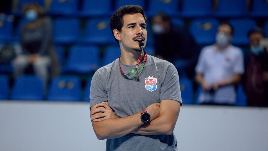 Nuno Farelo, treinador português, compete na Roménia contra Paulo Pereira