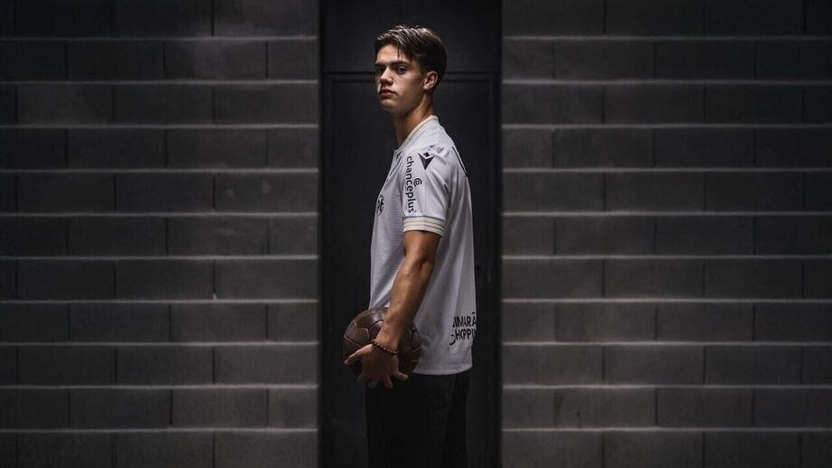 V. Guimarães segura jovem avançado até 2029