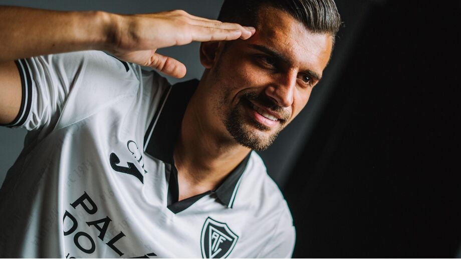 Anthony Correia assina pelo Ac. Viseu por uma época