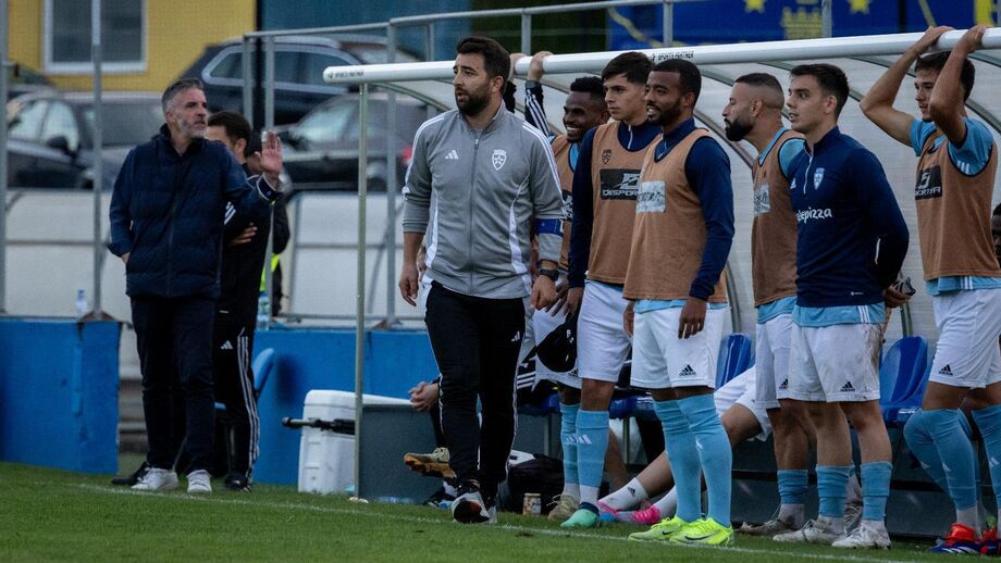 Miguel Valença continua no comando técnico do Amora 