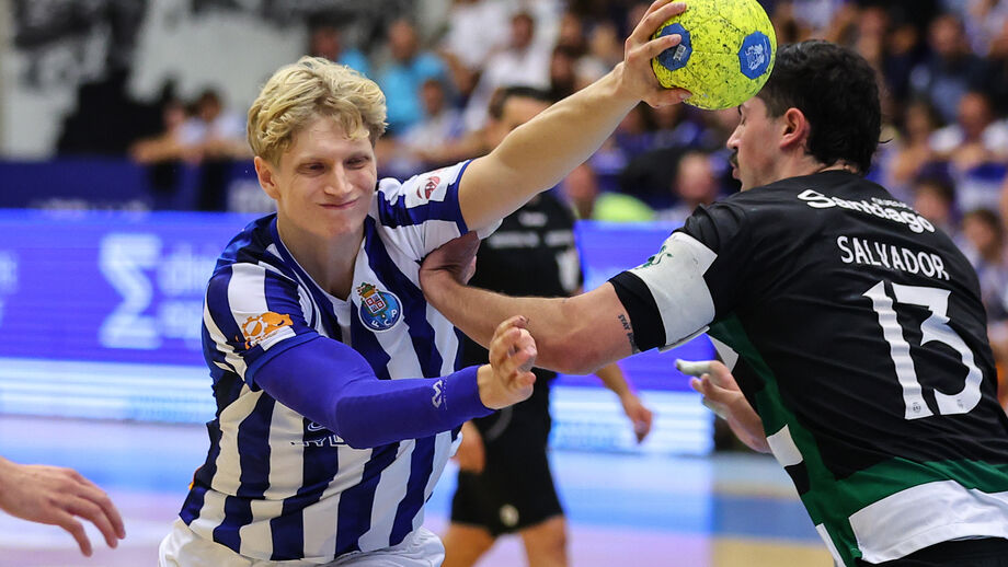 Jakob Mikkelsen joga andebol pelo FC Porto