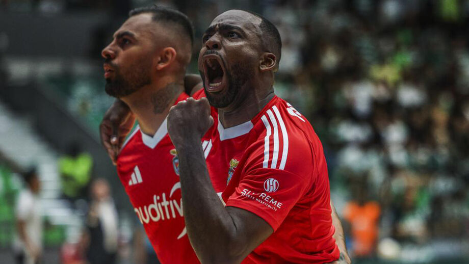 Benfica campeão nacional de futsal após vencer o Sporting num jogo emotivo