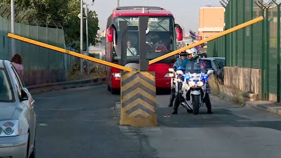 Nem a intervenção da polícia resolveu a questão...