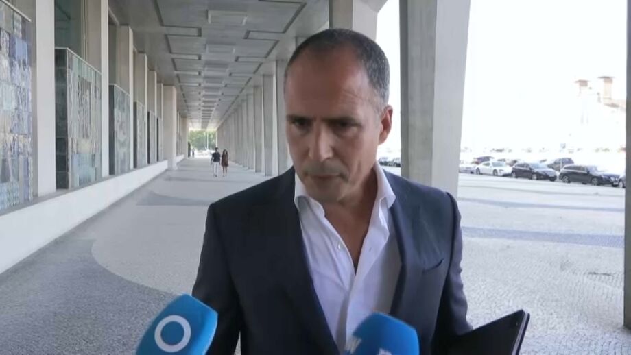 Humorista falou aos jornalistas à entrada do Palácio da Justiça